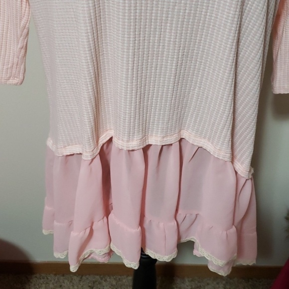 Large baby pink top with ruffel bottom. - Picture 2 of 3